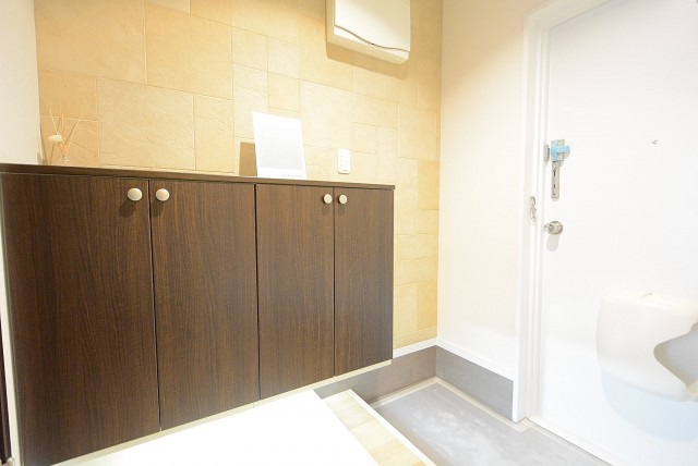 日商岩井豪徳寺マンション　玄関