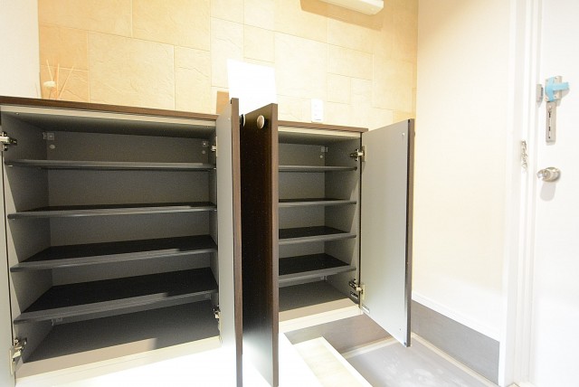 日商岩井豪徳寺マンション　玄関