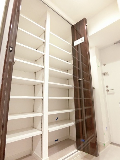 中央マンション　シューズボックス