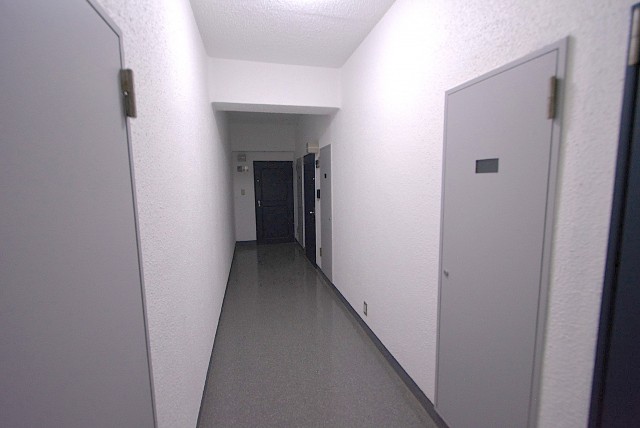 秀和第二神宮レジデンス 内廊下