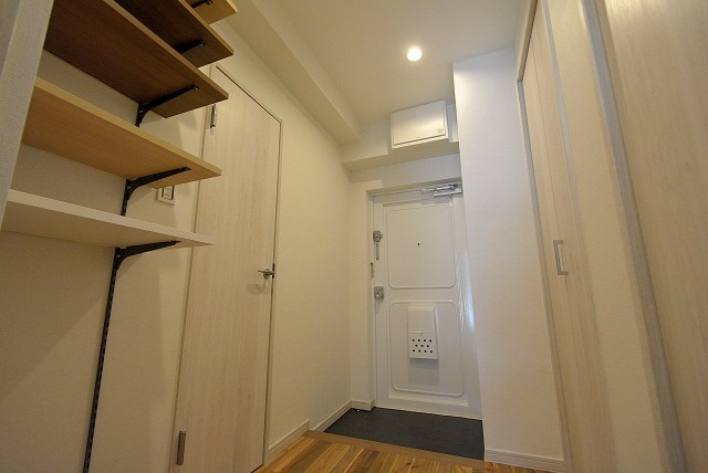 秀和第二神宮レジデンス 玄関