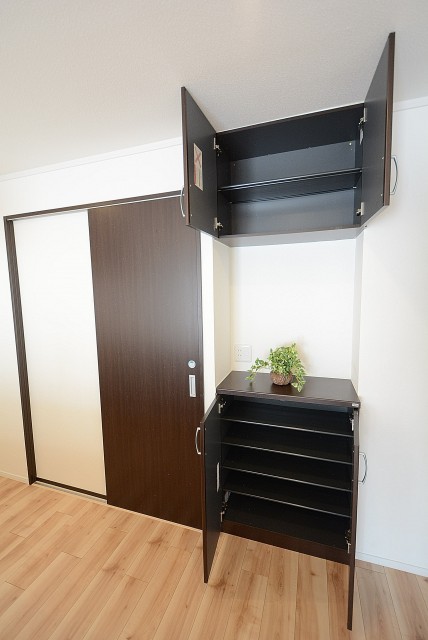 サンロイヤル東山 (39)カウンター収納