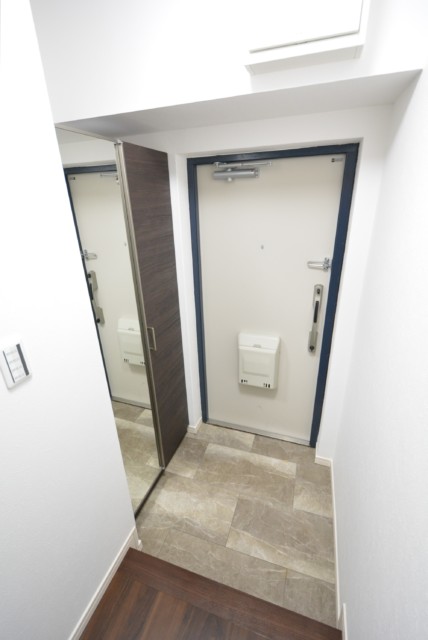 秀和目黒駅前レジデンス 玄関