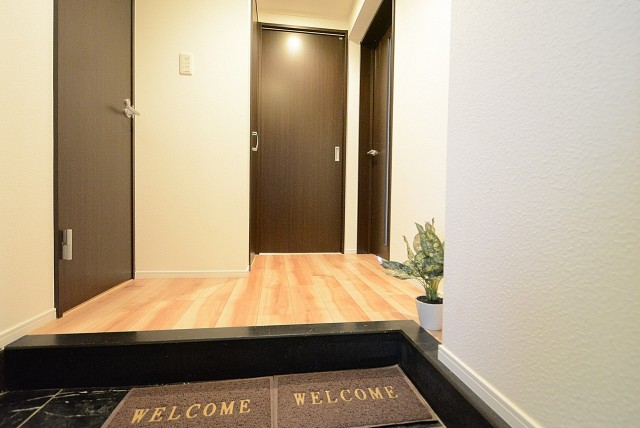 サンロイヤル東山 玄関