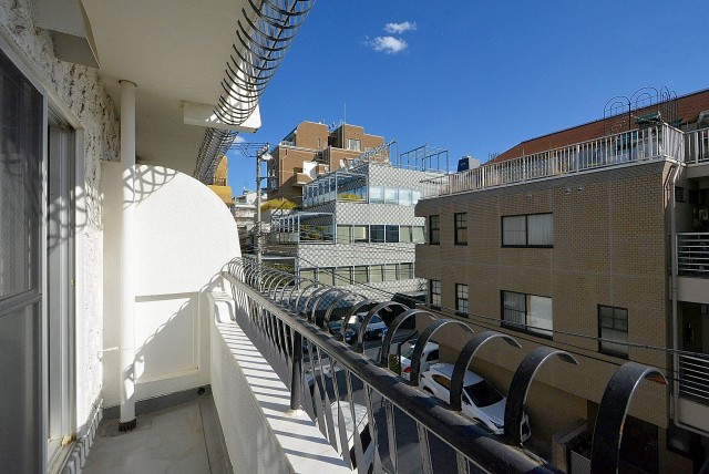 秀和第二神宮レジデンス バルコニー