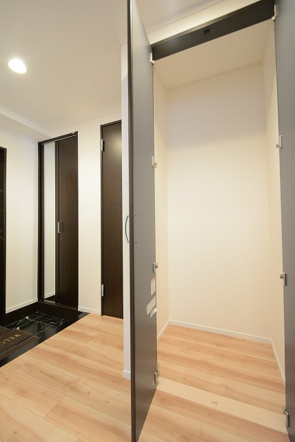 サンロイヤル東山 玄関