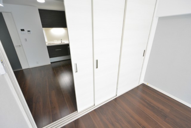 秀和目黒駅前レジデンス 洋室1