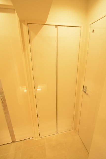 ハイホーム御殿山 廊下収納