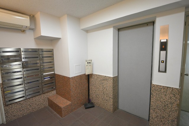 西麻布ハイツ701号室 エントランス