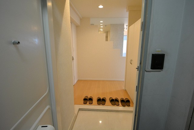 西麻布ハイツ701号室 玄関