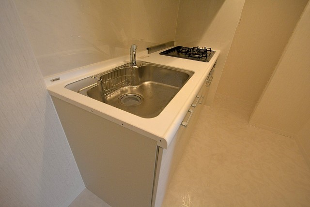 西麻布ハイツ701号室 キッチン (3)