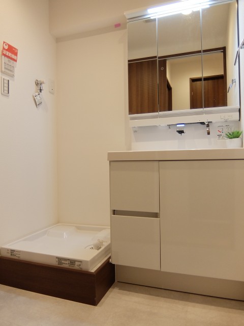 秀和目黒駅前レジデンス　洗面所