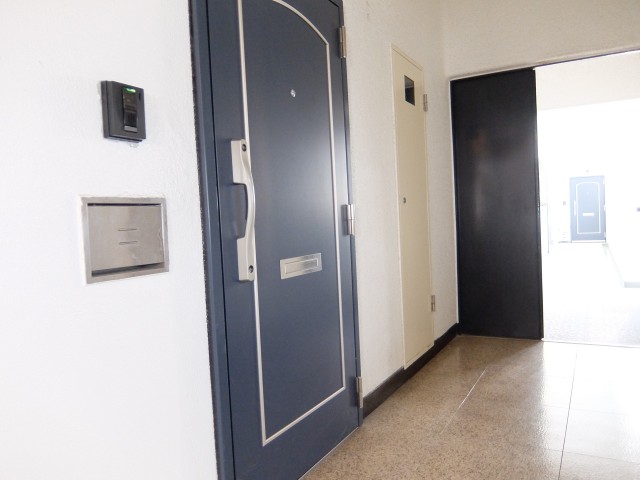 秀和目黒駅前レジデンス　玄関扉