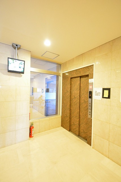 シャトー赤坂台　エレベーターホール