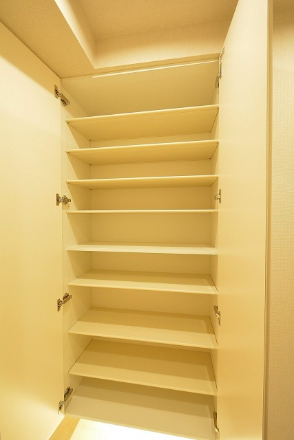 秀和第2北青山レジデンス　トールタイプのシューズBOX