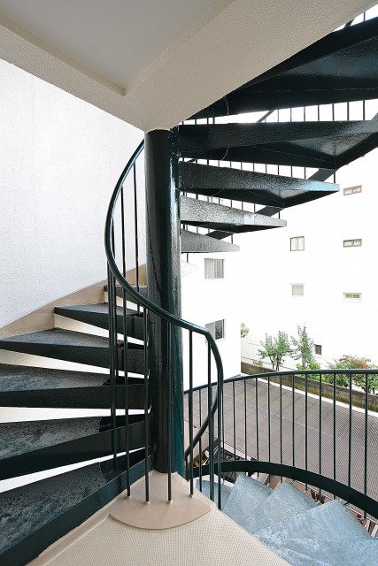 シャトー赤坂台　共用階段