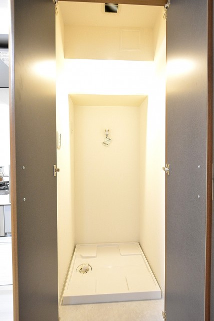 ライオンズマンション南平台　キッチン横のランドリースペース