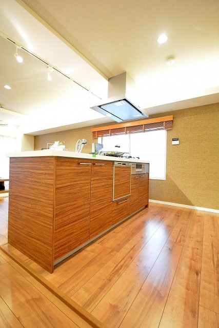 秀和第2北青山レジデンス　アイランドタイプのオープンキッチン