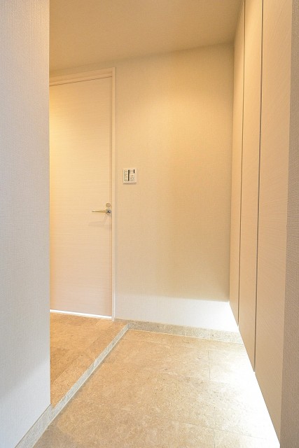 オープンレジデンシア南青山　玄関