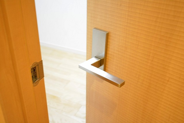 クレッセント目黒Ⅱ　4.2帖洋室ドア