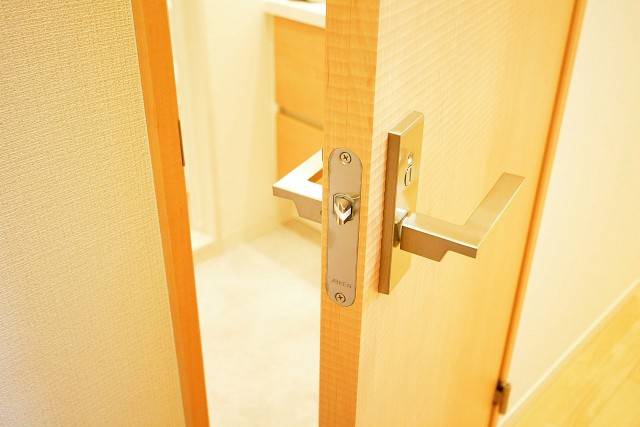 クレッセント目黒Ⅱ　サニタリールームドア