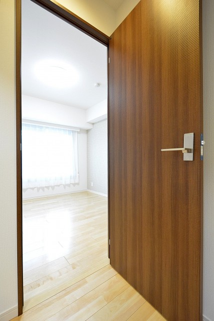 ライオンズマンション南平台　6.0帖洋室ドア