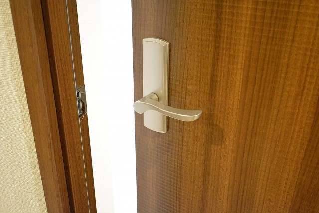 ヴィラージュ南青山　6.0帖洋室ドア