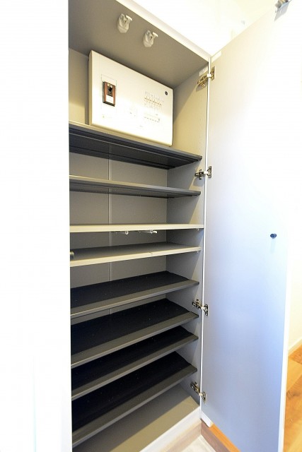 クレッセント目黒Ⅱ　シューズBOX