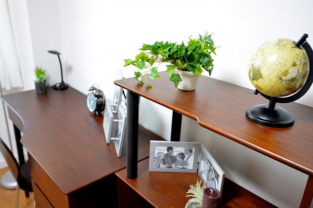 シャトー赤坂台　5.2帖サービスルームのデスク