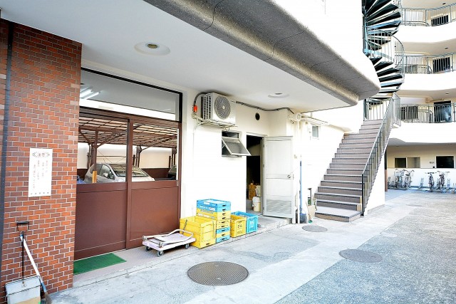 シャトー赤坂台　ゴミ置き場