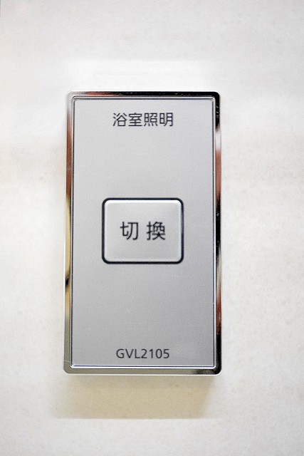 クレッセント目黒Ⅱ　バスルーム照明スイッチ