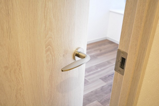 クレッセント目黒Ⅱ　5.0帖洋室ドア