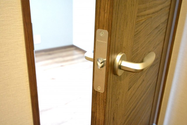 シャトー赤坂台　4.7帖洋室ドア