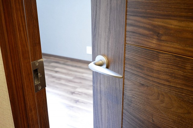 シャトー赤坂台　7.1帖洋室ドア