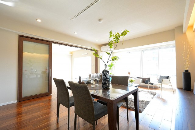 イトーピア東広尾マンション　約16.2帖リビングダイニング