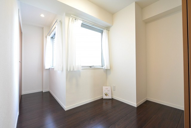 西麻布ハイツ　3.7帖納戸