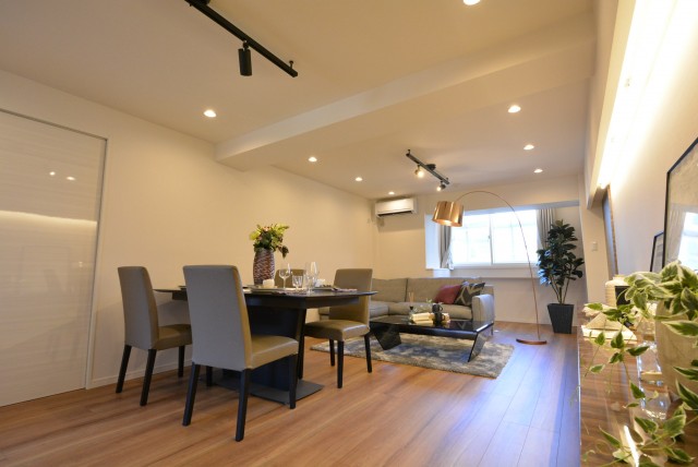 六本木ハイツ　リビングダイニング