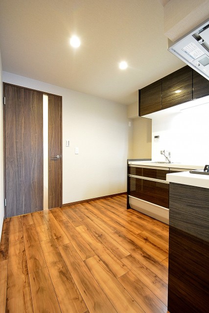 シャトー赤坂台　L字キッチン