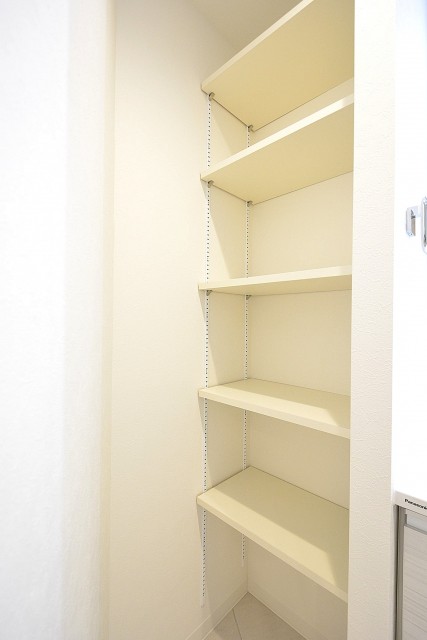 フォルスコート目黒大橋　収納棚