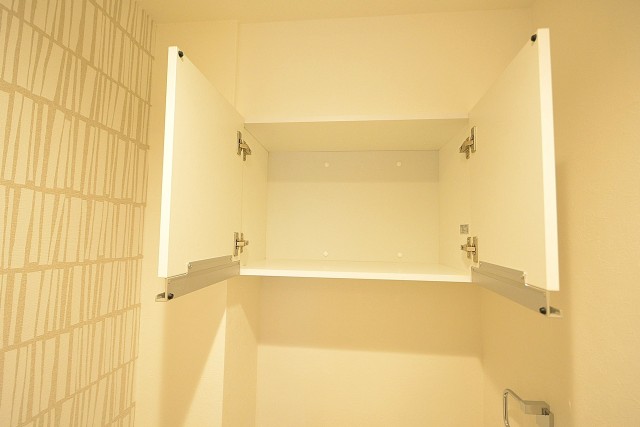 フォルスコート目黒大橋　トイレ吊戸棚