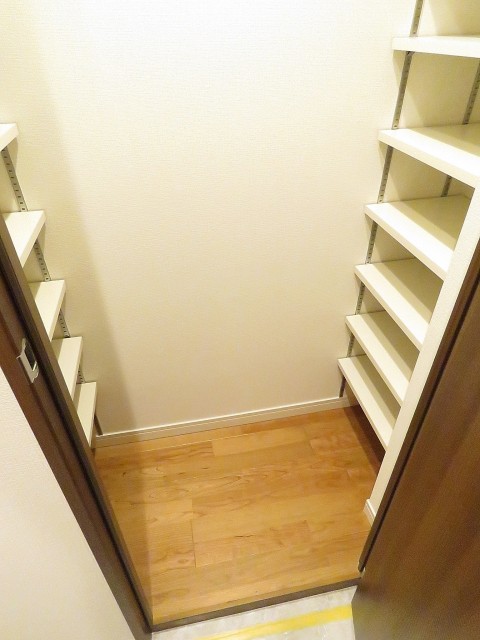 アイビハイツ南品川　シューズンクローゼット