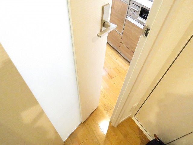 近鉄ハイツ魚籃坂　LDK扉