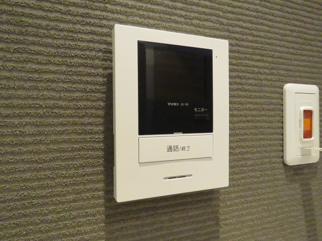 ヴェラハイツ新宿　TVモニター付きインターホン