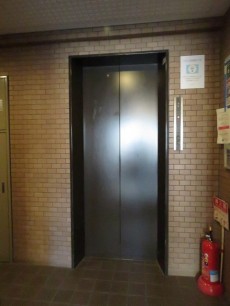 ユニーブル柿の木坂　エレベーター