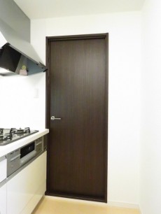 ユニーブル柿の木坂　洗面室扉