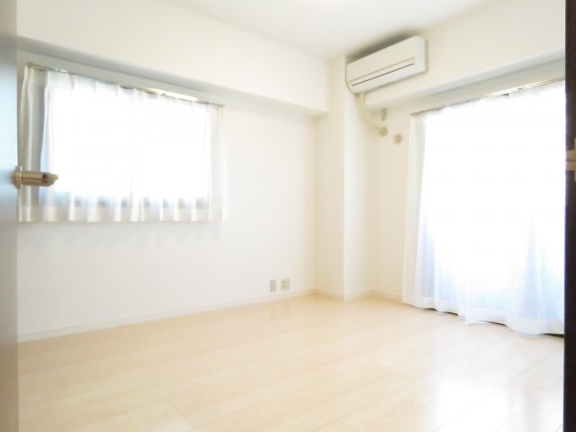 ユニーブル柿の木坂　洋室約6.5帖