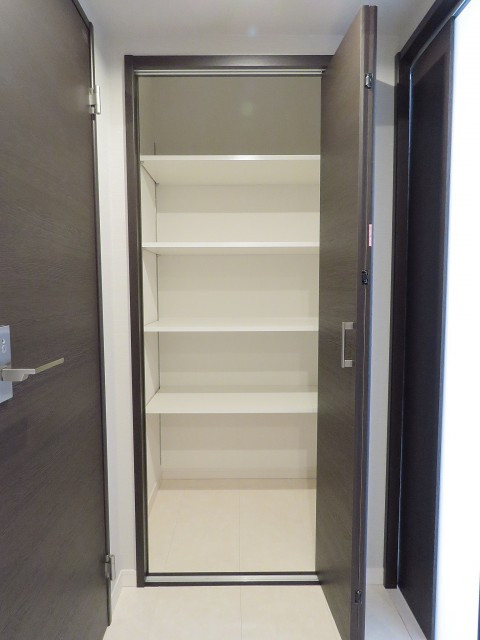 日興パレス大森　廊下物入