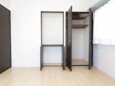 ユニーブル柿の木坂　洋室約6.5帖