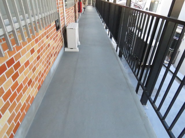 ニューウェルハイツ奥沢　共用廊下