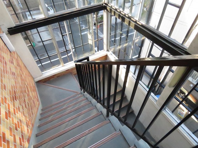 ニューウェルハイツ奥沢　共用階段